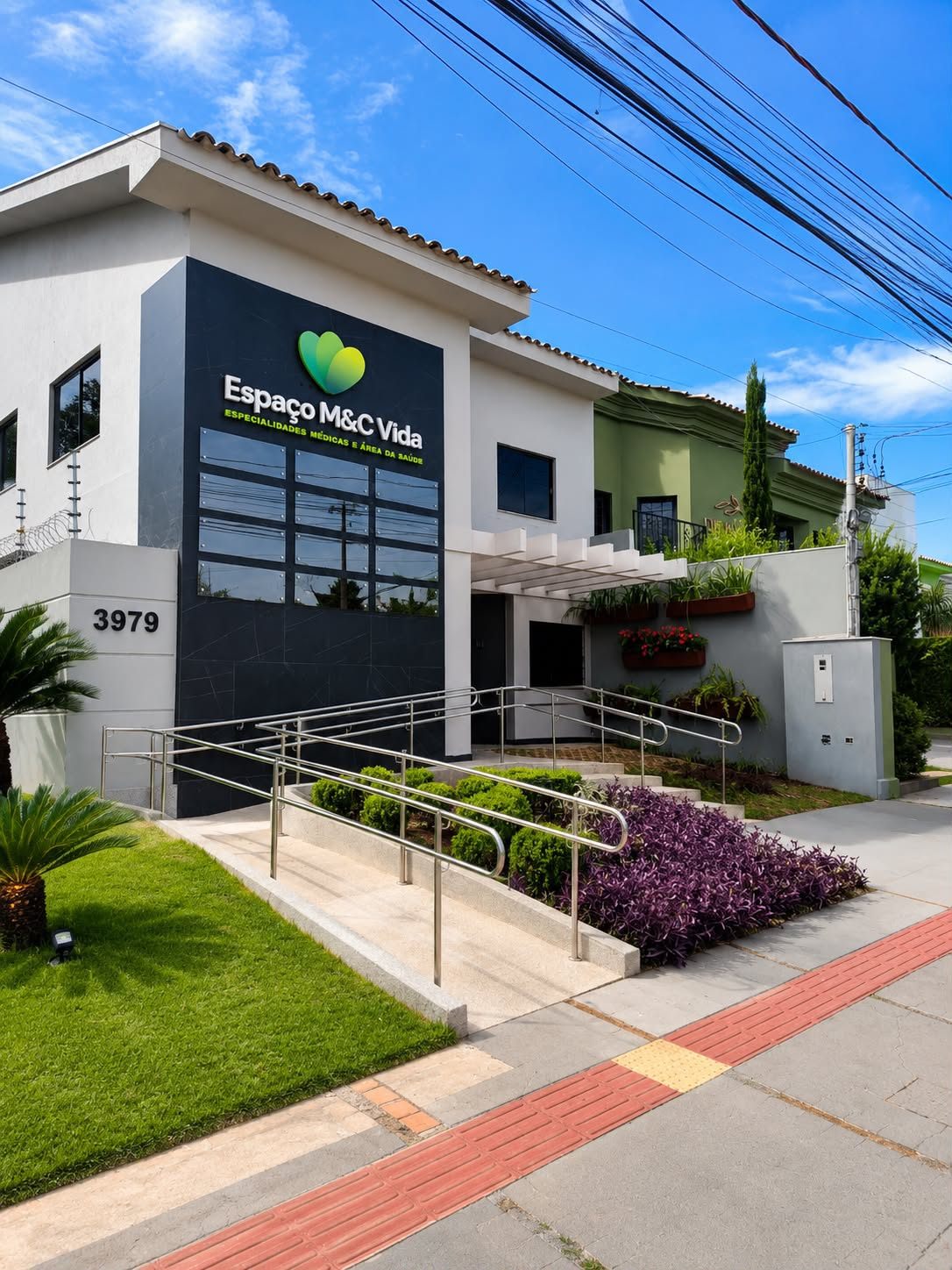 Fachada do espaço médico onde funciona a Vertebral Care Fisioterapia.